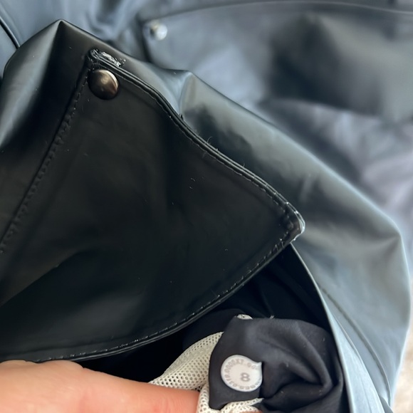 Lululemon into the drizzle black raincoat - Picture 11 of 16